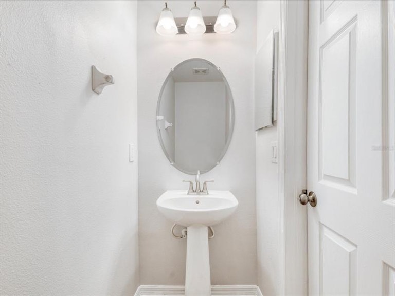Photo 16 of 30 - 8818 Red Beechwood Ct, Riverview, FL 33578