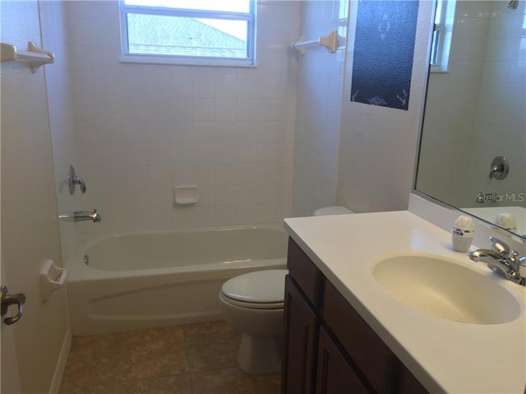 Photo 13 of 25 - 5826 French Creek Ct, Ellenton, FL 34222