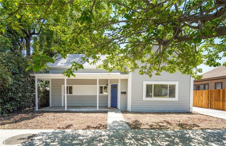 Photo 2 of 19 - 618 E 9th St, Upland, CA 91786