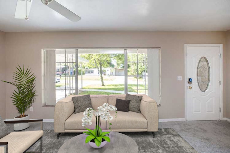 Photo 2 of 17 - 502 S Everina Cir, Brandon, FL 33510