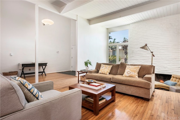 Photo 9 of 32 - 1500 Crestview Ave, Seal Beach, CA 90740