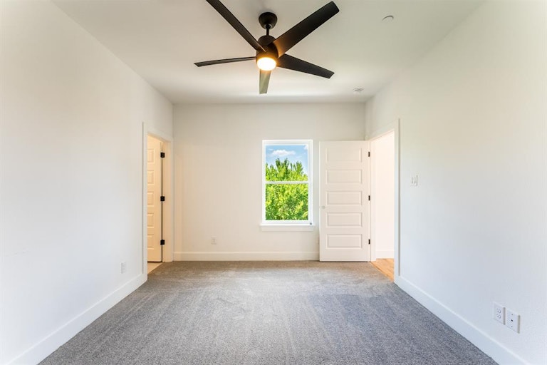 Photo 27 of 40 - 352 Foch St, Fort Worth, TX 76107