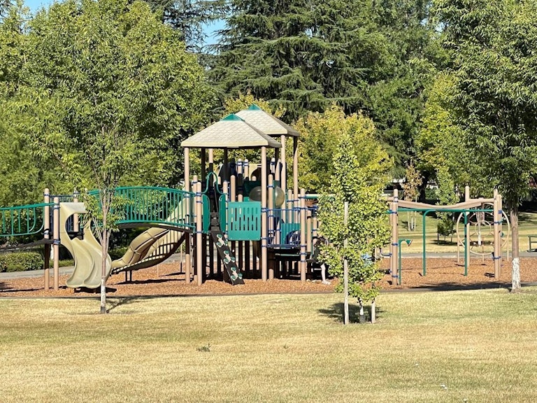 Photo 32 of 35 - 350 Westlake Dr, West Sacramento, CA 95605