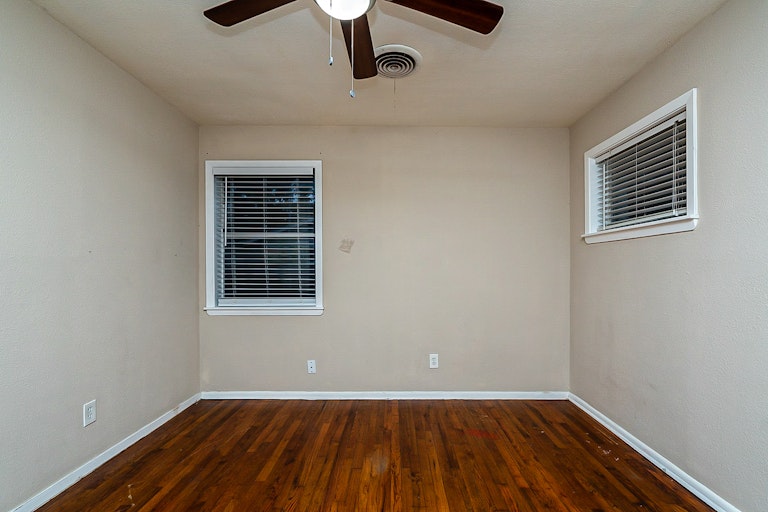 Photo 14 of 17 - 1008 Powell Rd, Mesquite, TX 75149