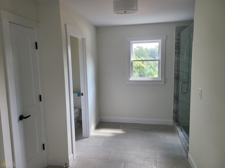Photo 18 of 32 - 6011 Tradewinds Cv, Gainesville, GA 30506