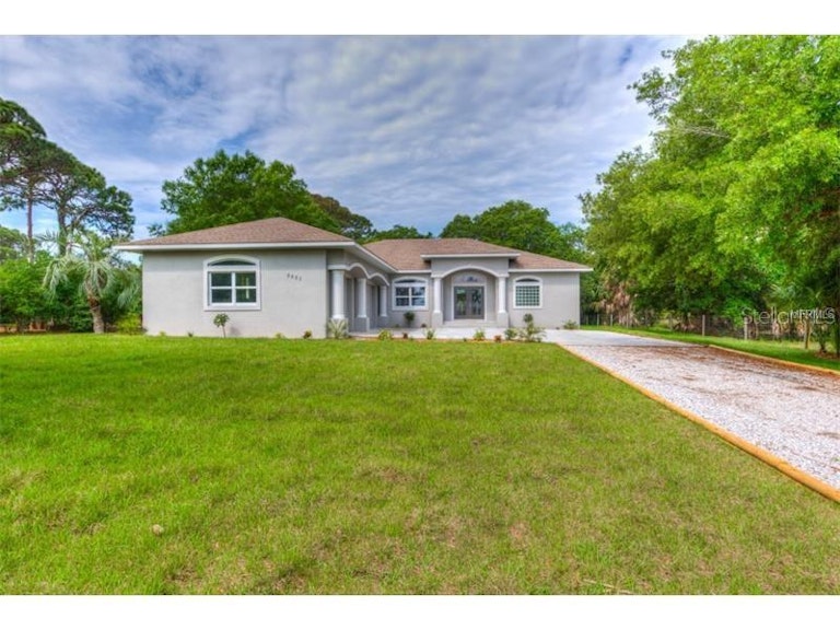 Photo 2 of 25 - 5820 Denison Dr, Venice, FL 34293