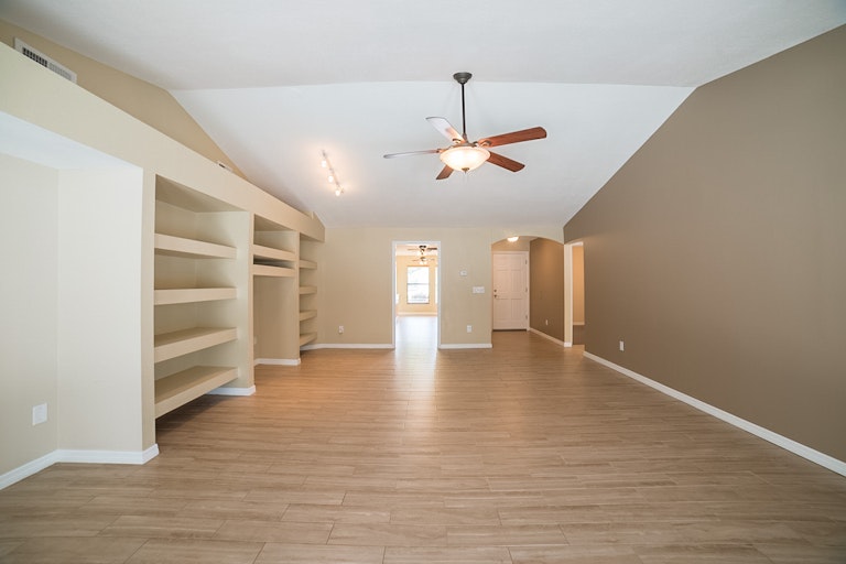 Photo 5 of 18 - 1014 Albamonte Ct, Oviedo, FL 32765