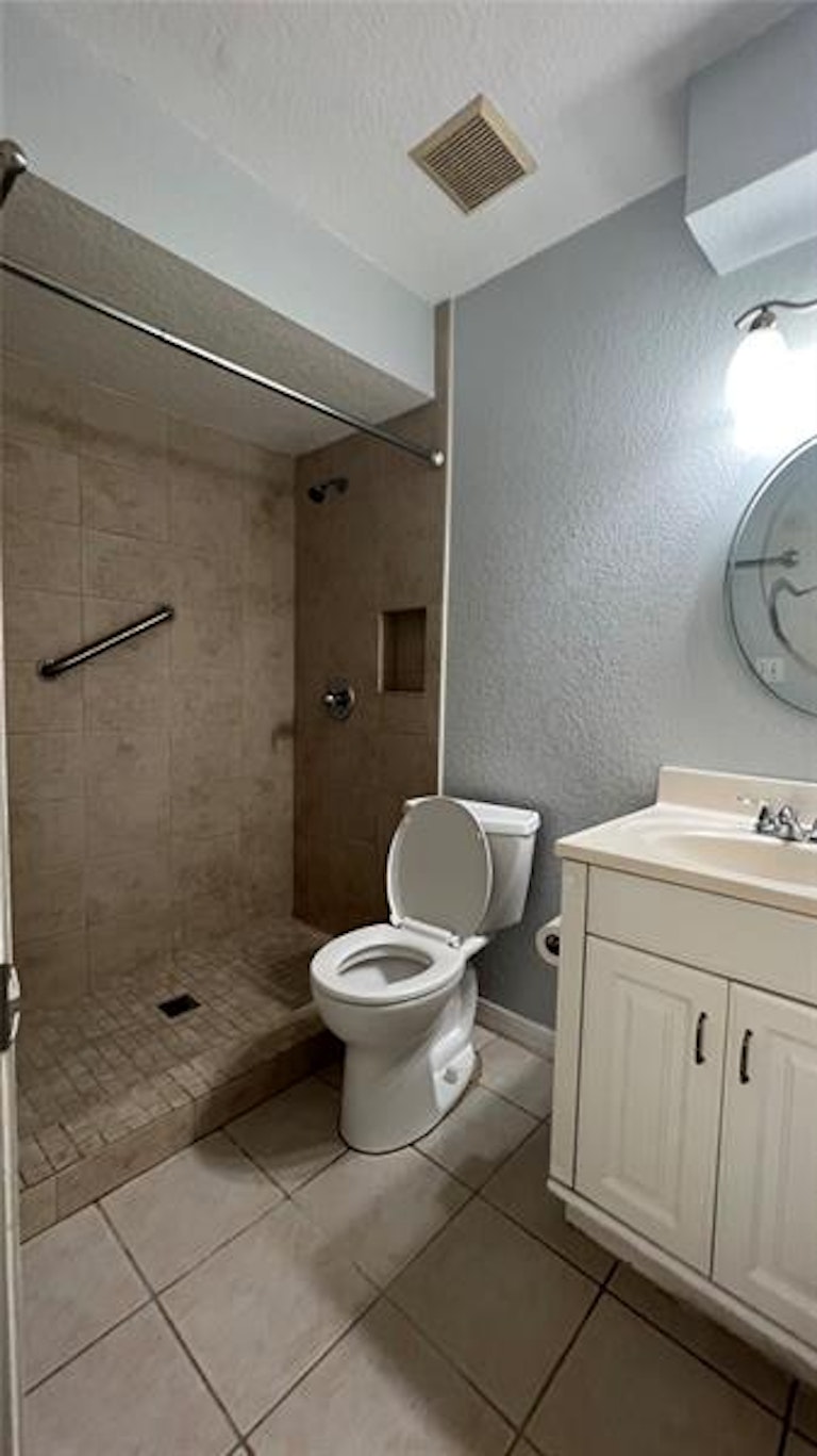 Photo 12 of 27 - 1221 S Park Ave, Winter Garden, FL 34787