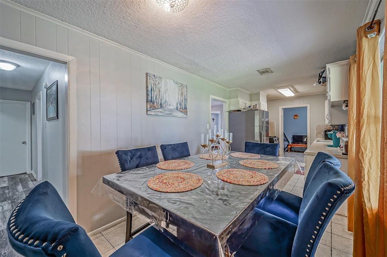 Photo 12 of 20 - 2401 Estate Dr, Deer Park, TX 77536