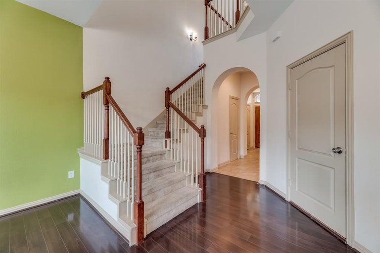 Photo 9 of 19 - 3824 Vienna St, Irving, TX 75038