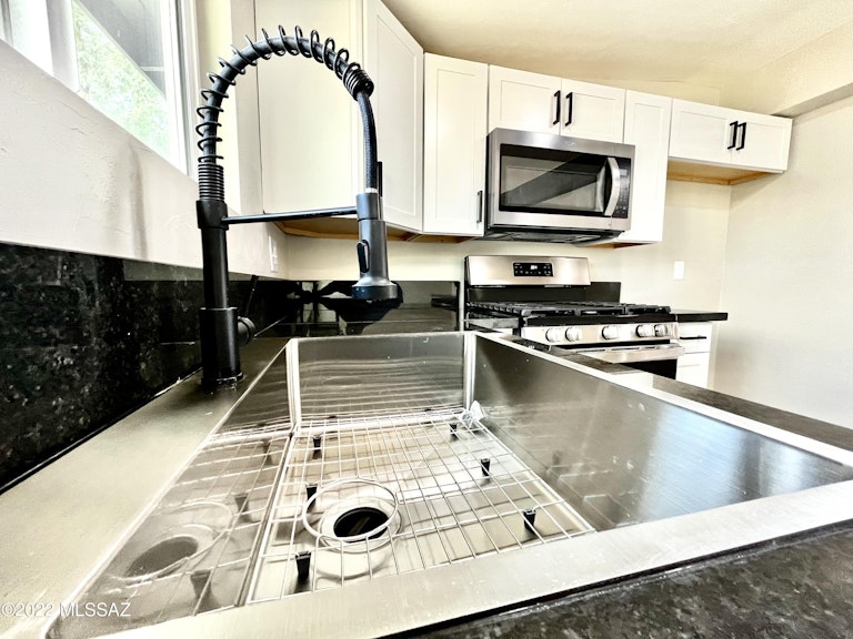 Photo 11 of 39 - 5558 E 24th St, Tucson, AZ 85711
