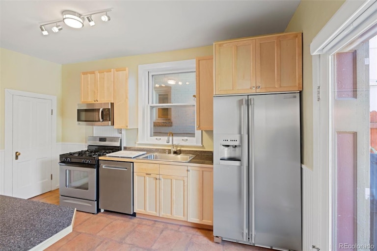 Photo 16 of 35 - 1359 Steele St, Denver, CO 80206