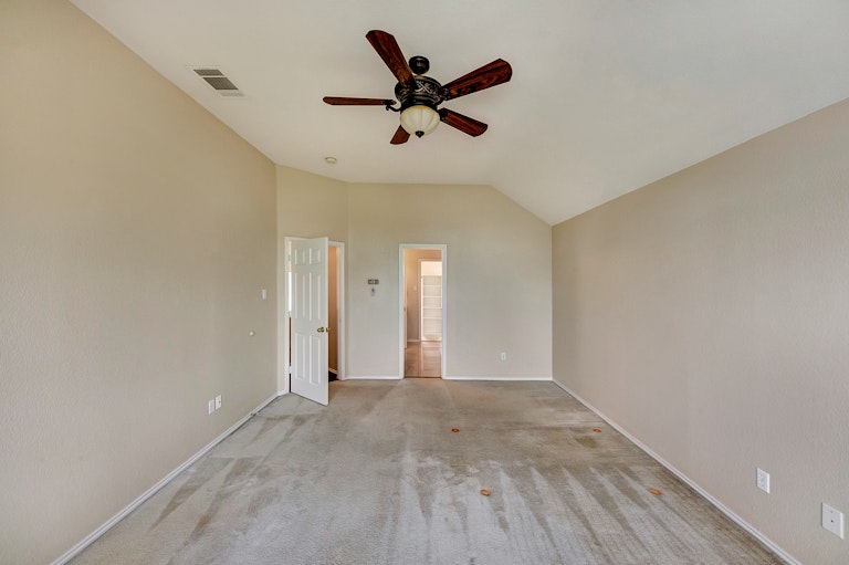 Photo 19 of 39 - 5787 Echo Bluff Dr, Haltom City, TX 76137