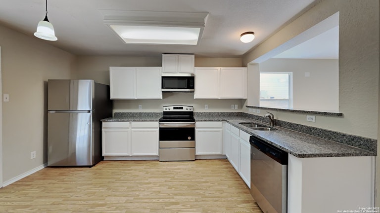 Photo 5 of 12 - 3971 Tarrant Trl, New Braunfels, TX 78132