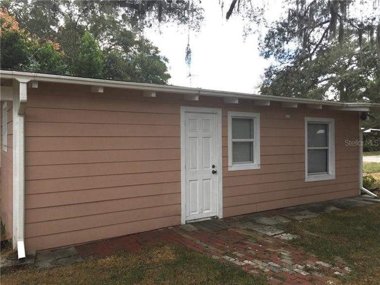 Photo 4 of 12 - 10207 N 21st St, Tampa, FL 33612