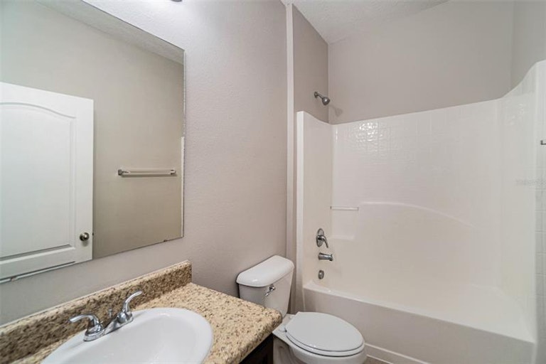 Photo 12 of 14 - 2220 50th Street Cir E, Palmetto, FL 34221