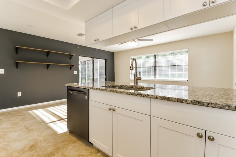 Photo 4 of 27 - 1195 Glowood Ave, Spring Hill, FL 34609