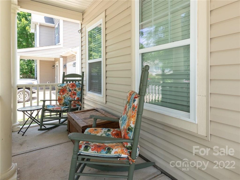 Photo 11 of 35 - 926 Corvus Ct, Charlotte, NC 28216