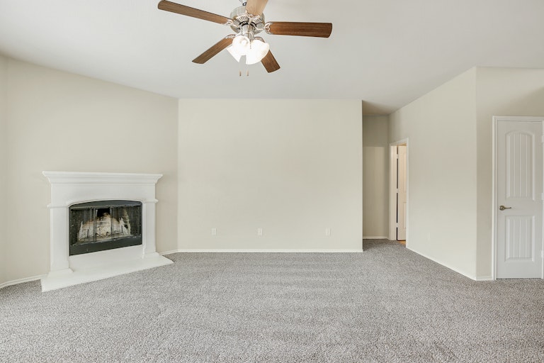 Photo 5 of 28 - 2020 Stonewood Dr, Lancaster, TX 75134
