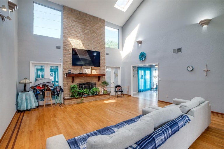 Photo 9 of 36 - 18303 Running Vine Ln, Spring, TX 77379