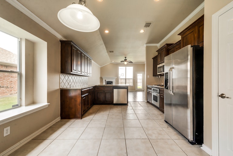 Photo 3 of 30 - 4661 Lance Leaf Dr, Fort Worth, TX 76244