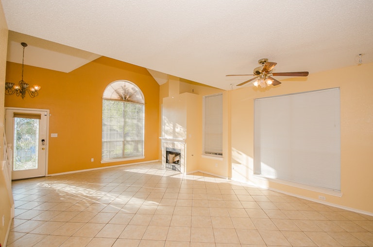 Photo 7 of 25 - 112 Marshall Dr, Cedar Hill, TX 75104
