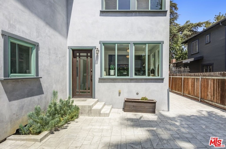 Photo 24 of 49 - 641 N Mariposa Ave, Los Angeles, CA 90004