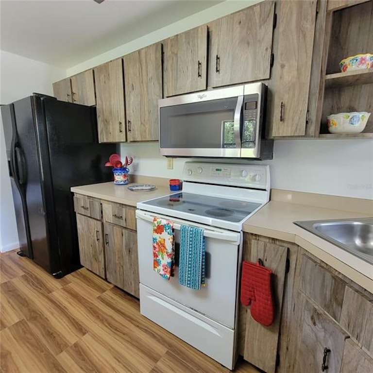 Photo 16 of 35 - 1449 Irma Rd, Eustis, FL 32726