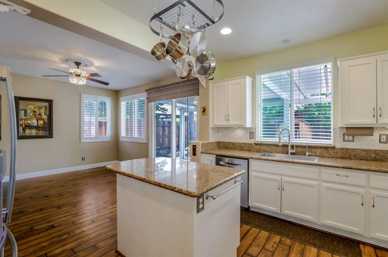 Photo 20 of 54 - 5071 Tuckerman Way, Sacramento, CA 95835