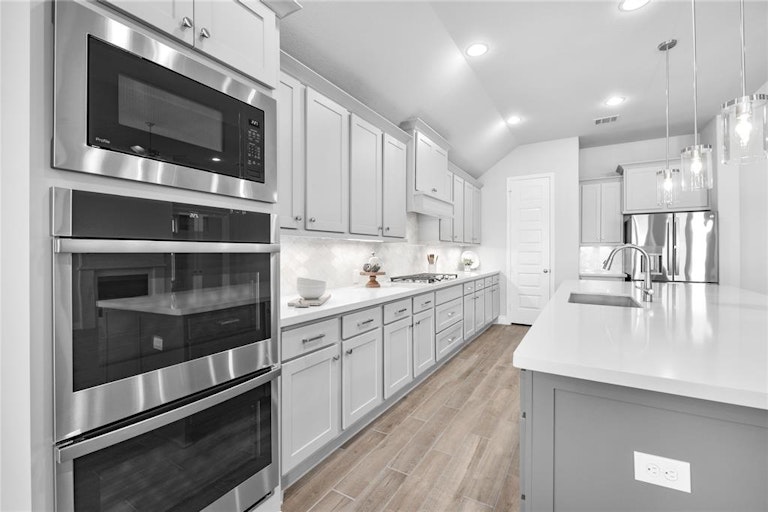 Photo 8 of 38 - 28810 Creekside Bend Dr, Fulshear, TX 77441