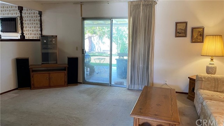 Photo 5 of 25 - 16351 Hollywood Ln, Huntington Beach, CA 92649