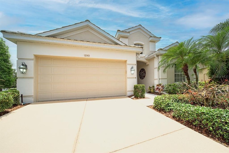 Photo 1 of 55 - 12143 Maple Ridge Dr, Parrish, FL 34219