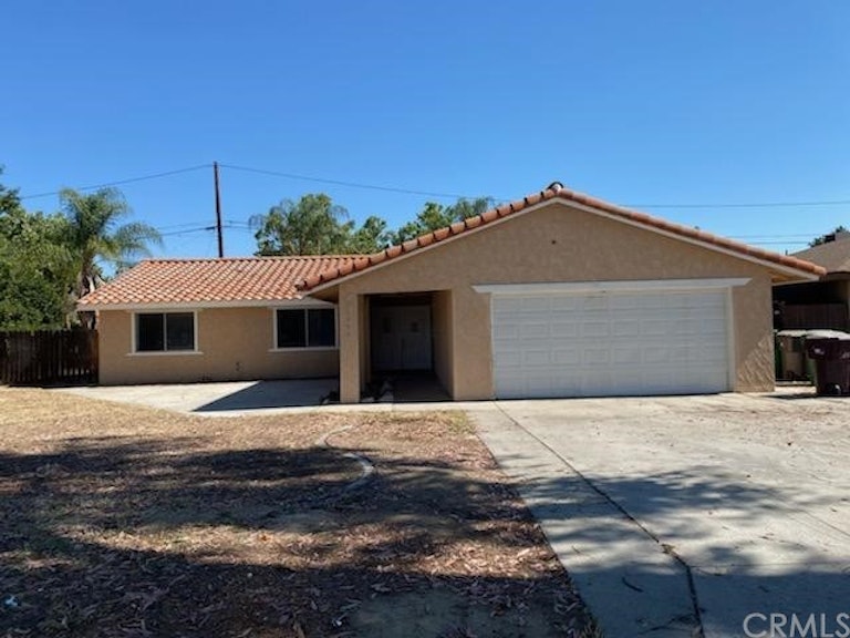 Photo 1 of 13 - 41592 Whittier Ave, Hemet, CA 92544