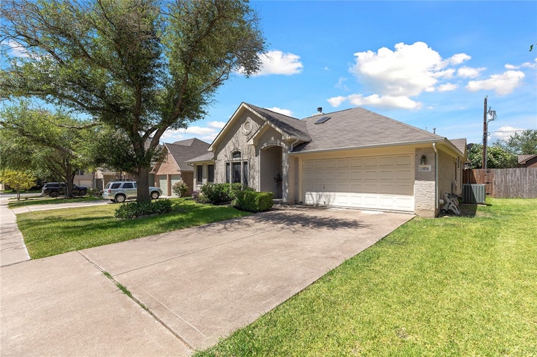 Photo 5 of 32 - 1104 Terra St, Round Rock, TX 78665