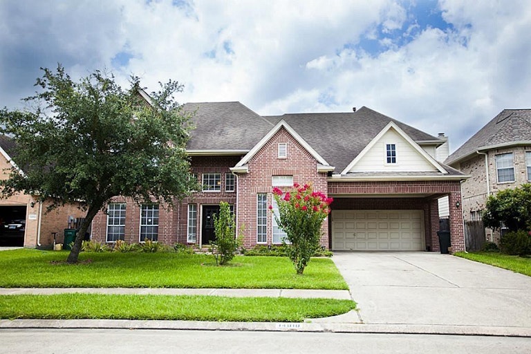 Photo 1 of 34 - 14810 Winterfair Dr, Houston, TX 77082
