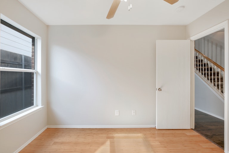Photo 13 of 25 - 8361 Bowspirit Ln, Hurst, TX 76053