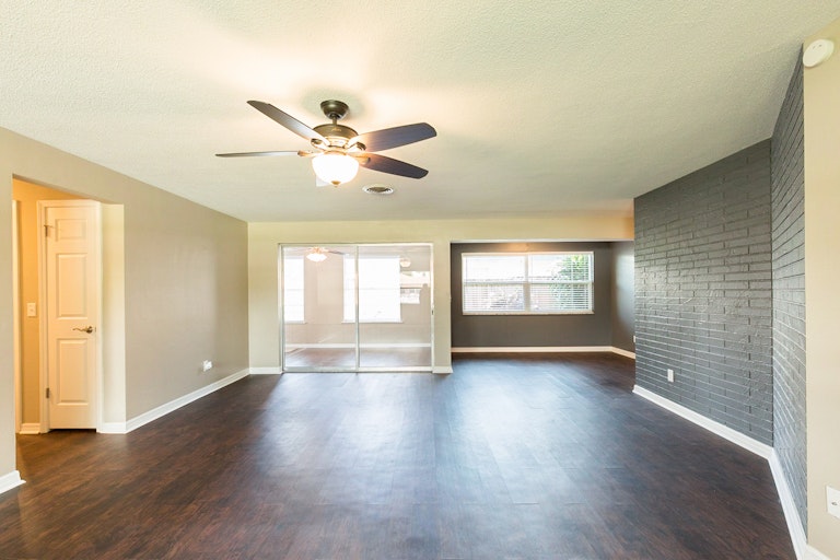 Photo 9 of 16 - 2041 McKinley St, Clearwater, FL 33765