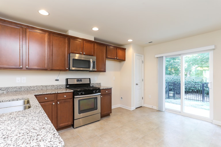 Photo 10 of 25 - 8512 Quarton Dr, Raleigh, NC 27616