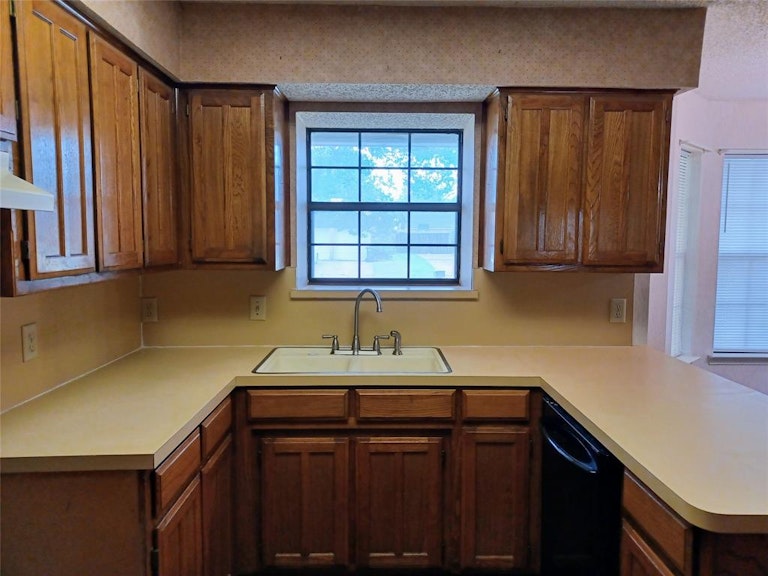 Photo 10 of 21 - 3917 Spoonwood Ln, Fort Worth, TX 76137