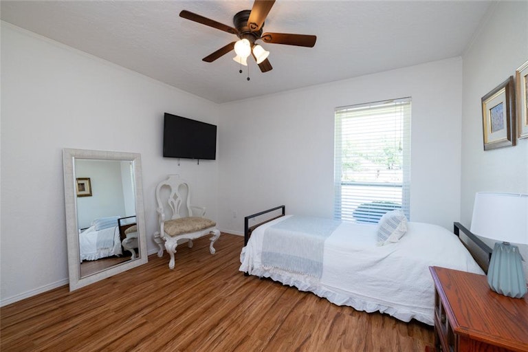 Photo 20 of 27 - 541 Indian Creek Dr, Roanoke, TX 76262