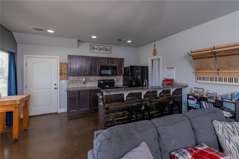 Photo 5 of 20 - 2410 Main St, Bastrop, TX 78602