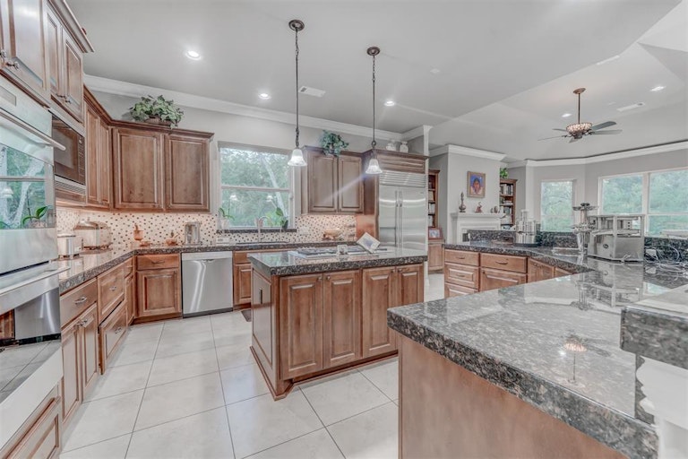 Photo 10 of 31 - 2026 Pecan St, Katy, TX 77494