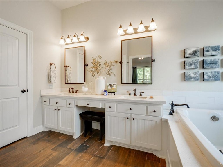 Photo 20 of 40 - 6409 Shoreline Dr, Little Elm, TX 75068
