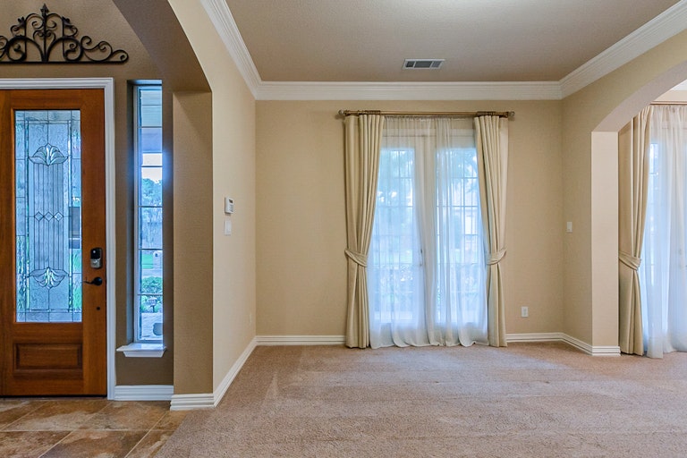 Photo 12 of 41 - 1900 Winchester St, McKinney, TX 75070