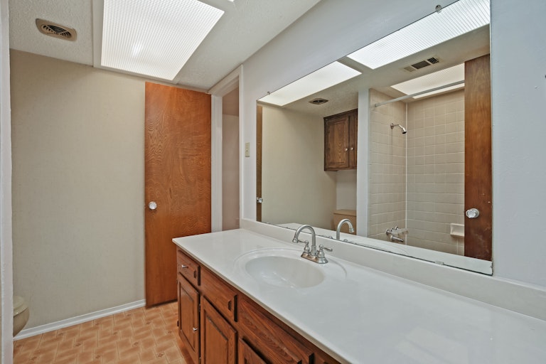 Photo 42 of 52 - 626 Flamingo Way, Duncanville, TX 75116