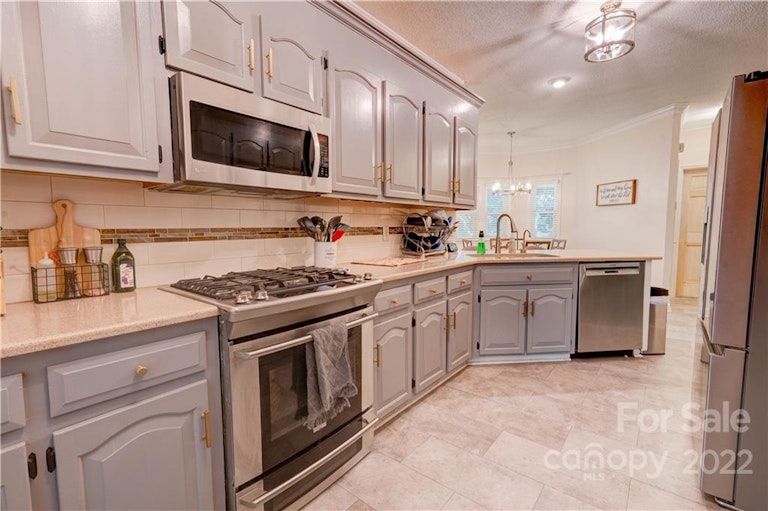 Photo 15 of 32 - 103 Medallion Ct, Gastonia, NC 28056