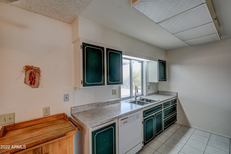 Photo 21 of 32 - 14444 N Lakeforest Dr, Sun City, AZ 85351