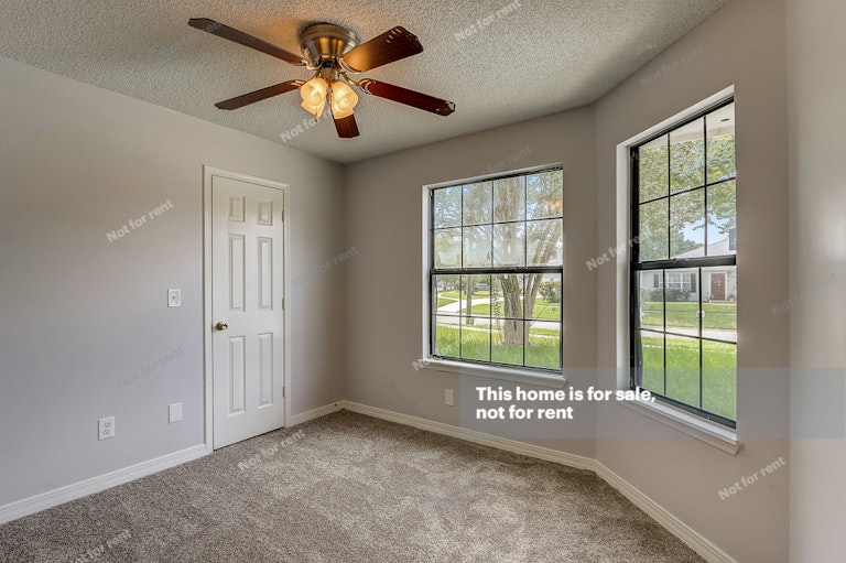 Photo 18 of 31 - 1937 Apopka Dr, Middleburg, FL 32068