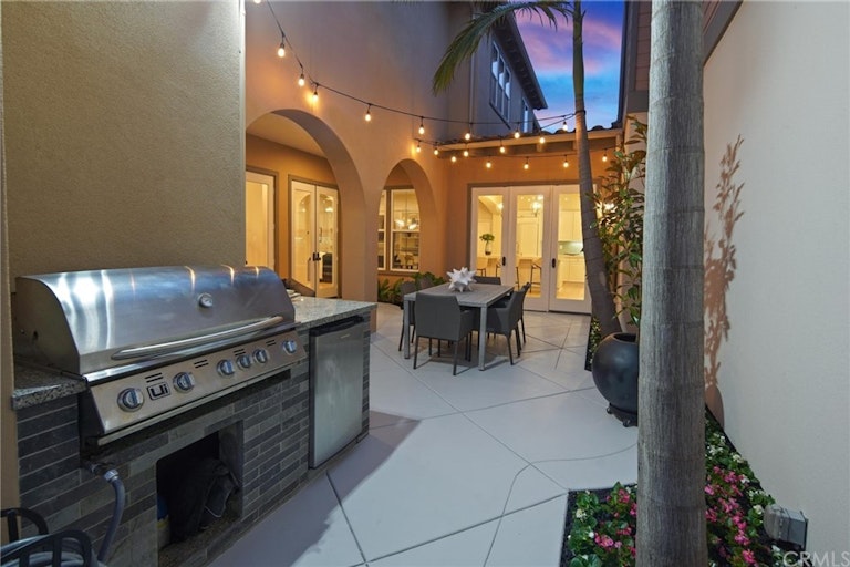 Photo 6 of 42 - 21247 Ronda Cir, Huntington Beach, CA 92648