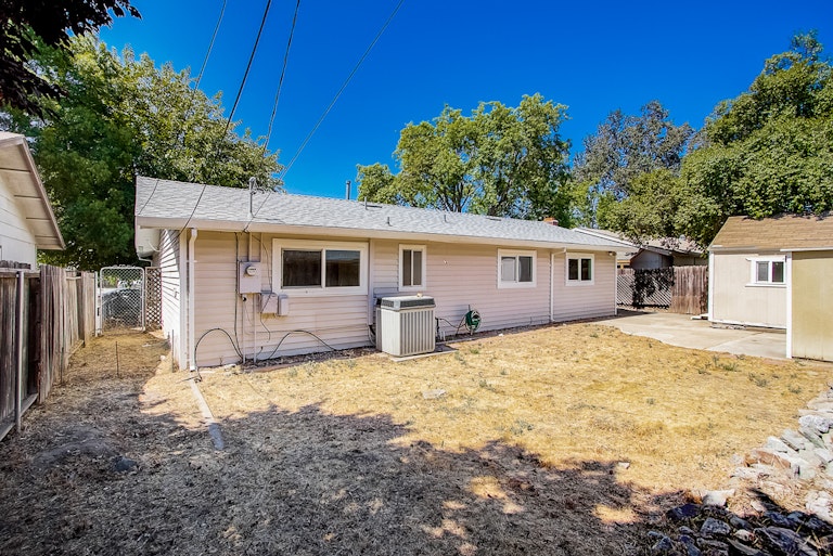 Photo 9 of 32 - 6342 Trenton Way, Citrus Heights, CA 95621